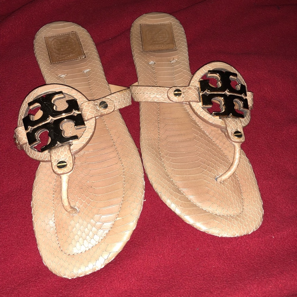 Thong sandals
